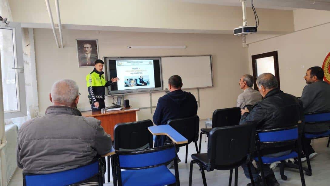 Okul Servisi Araç Sürücülerine Trafik Eğitimi Verildi