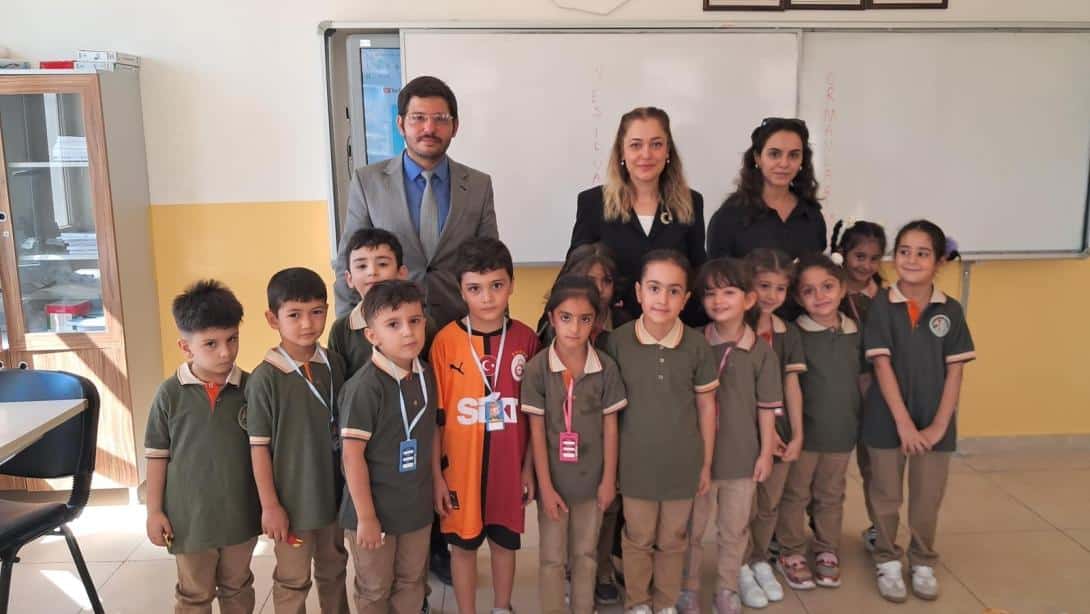 Kaymakamımız Sayın Tuğçe YILMAZ 2025-2026 Eğitim Öğretim Yılının İlk Gününde Okul Ziyaretinde Bulundu.